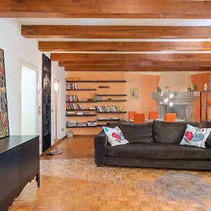 Apartment Piazza Napoleone Lovely